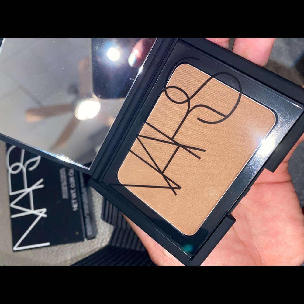 Bronzing powder